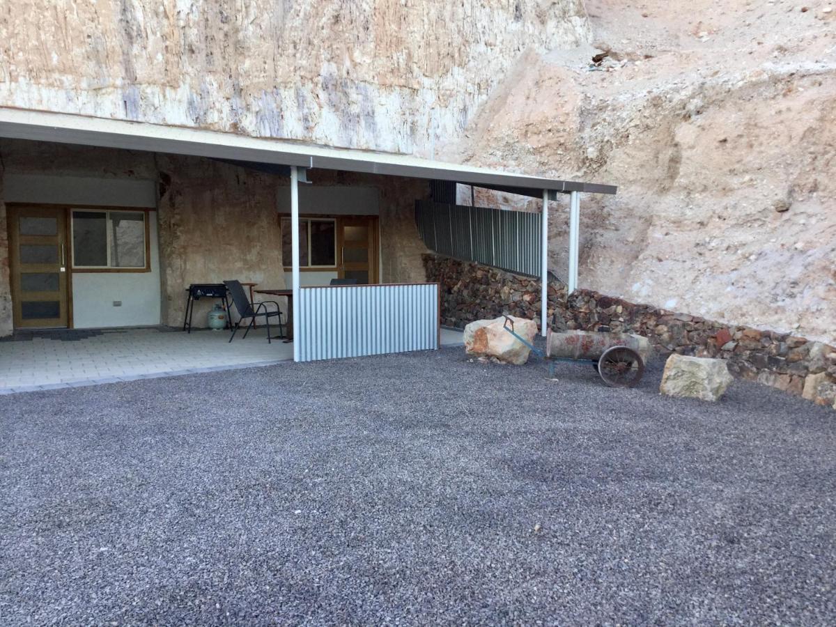 Dug Out B&B Coober Pedy Bagian luar foto