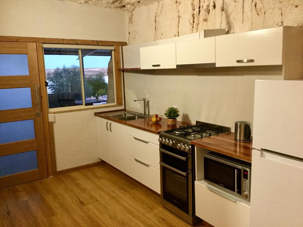 Dug Out B&B Coober Pedy Bagian luar foto
