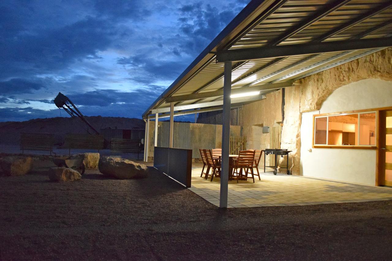 Dug Out B&B Coober Pedy Bagian luar foto