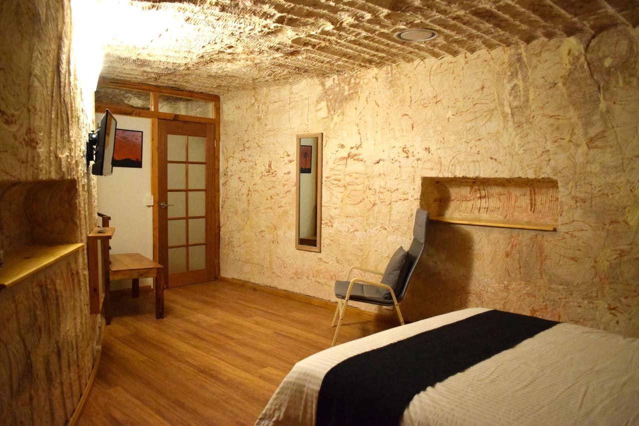 Dug Out B&B Coober Pedy Bagian luar foto