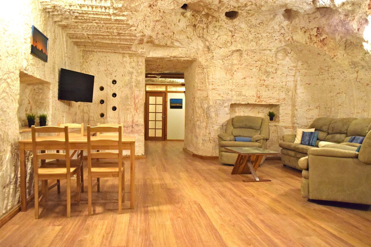 Dug Out B&B Coober Pedy Bagian luar foto
