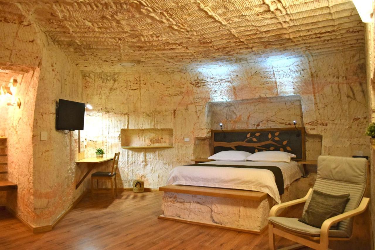 Dug Out B&B Coober Pedy Bagian luar foto