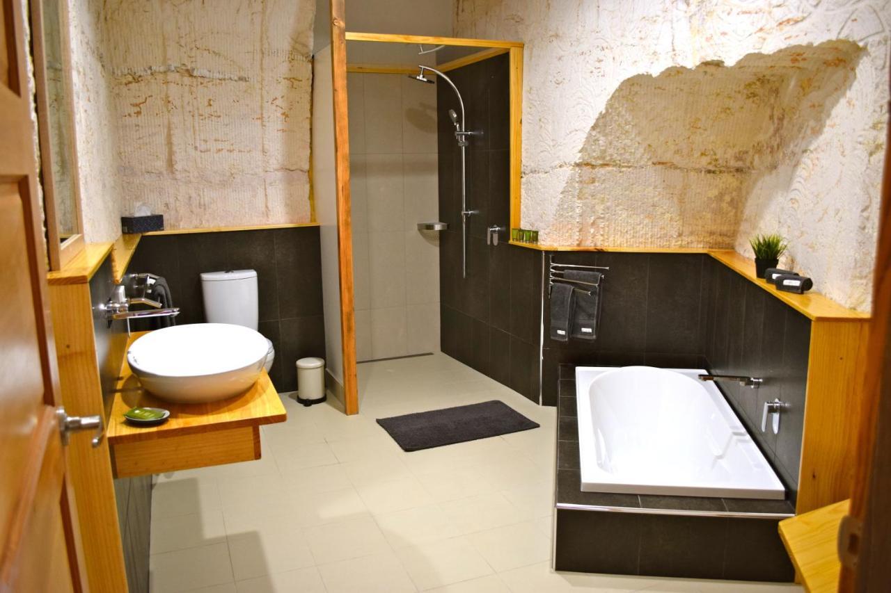 Dug Out B&B Coober Pedy Bagian luar foto
