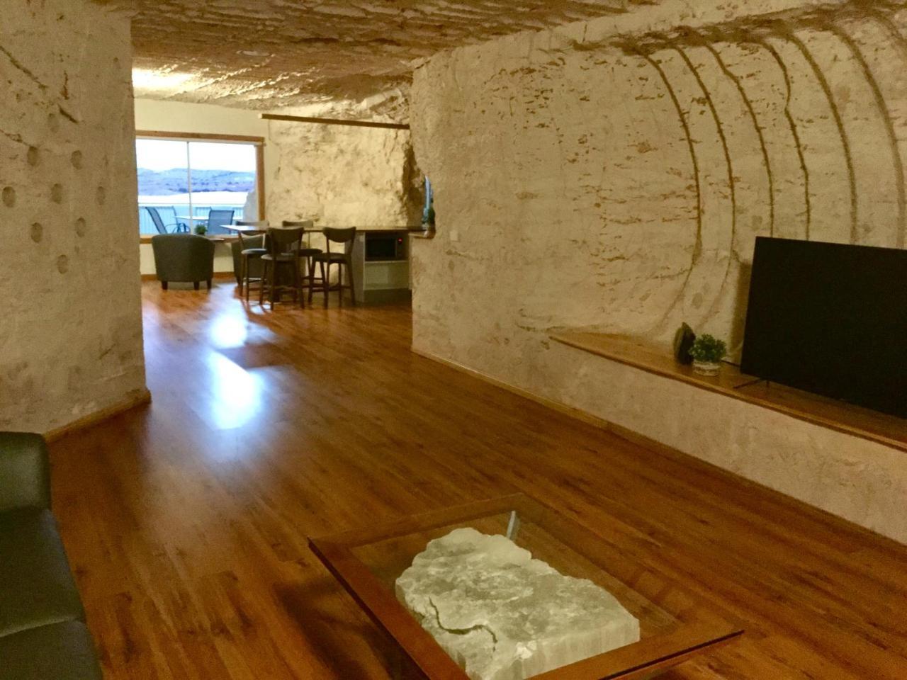 Dug Out B&B Coober Pedy Bagian luar foto