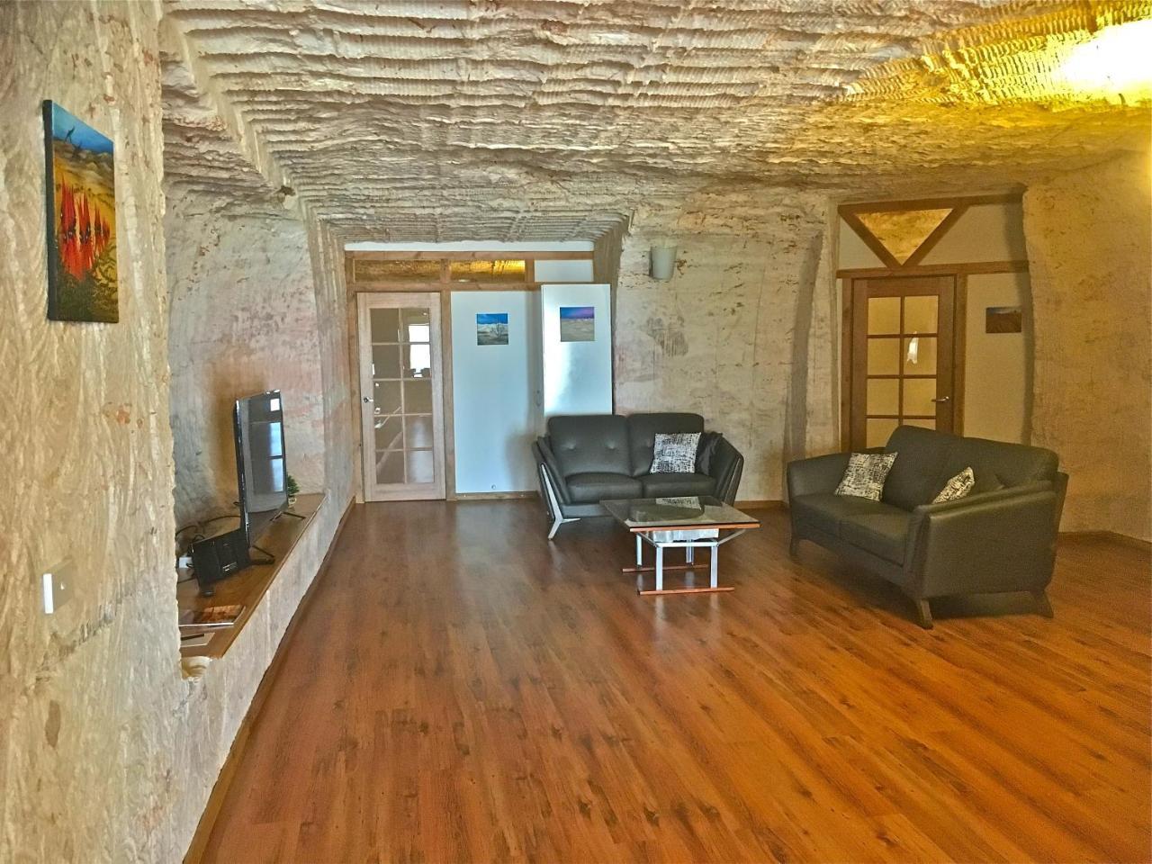 Dug Out B&B Coober Pedy Bagian luar foto